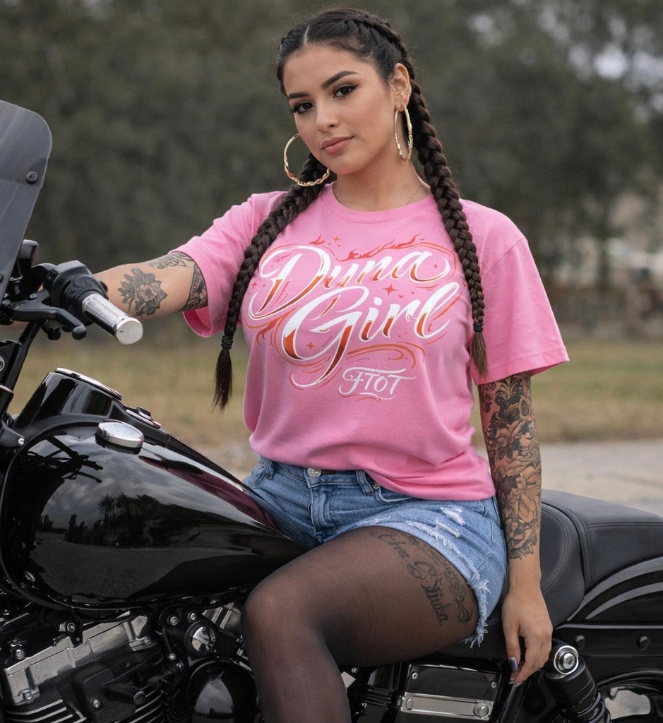 DYNA GIRL – Women’s Softstyle Tee